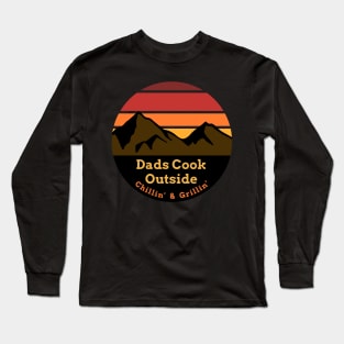 Dads Cook Outside - Chillin & grillin Long Sleeve T-Shirt